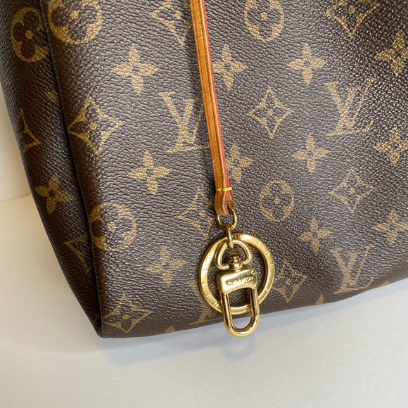 ($1600) Artsy mm - Picture 3 of 9